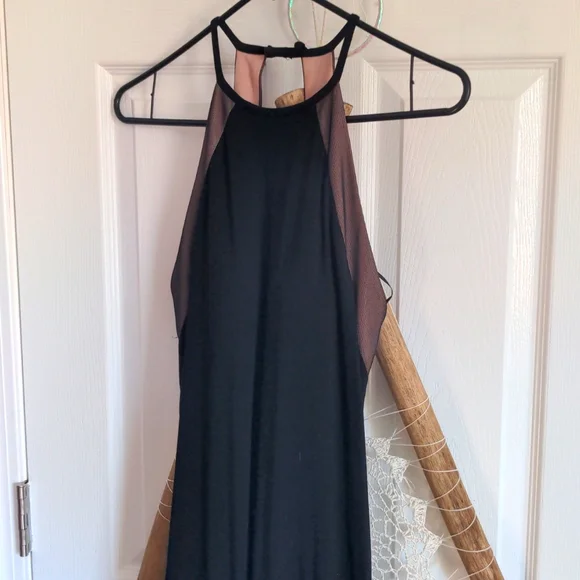 Black & nude dress - Picture 2 of 4